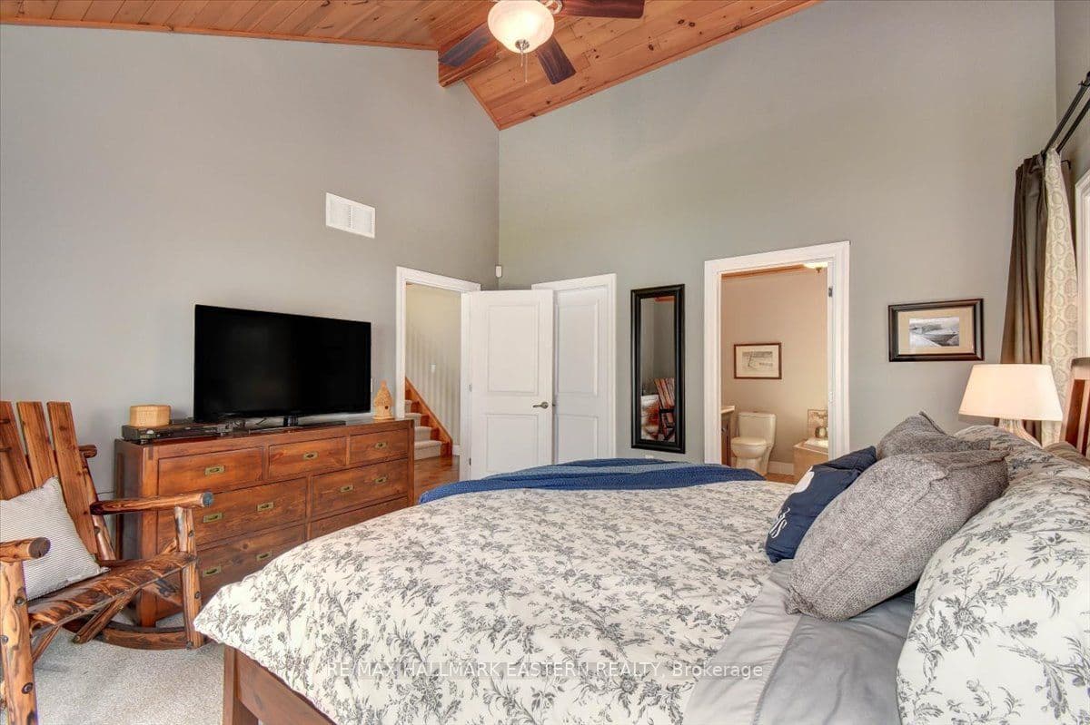 43 Lakeshore Boulevard